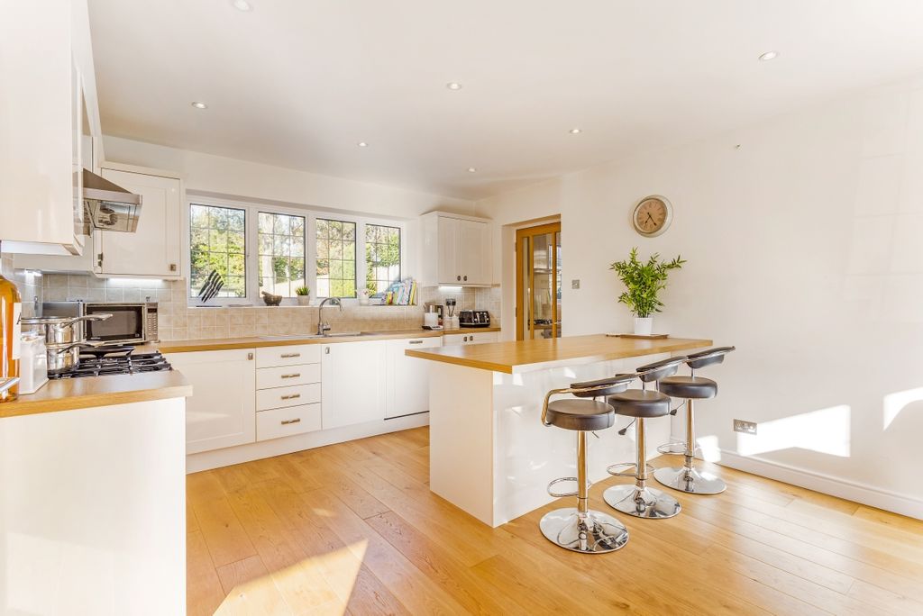 Property photo 3 of 23 73 Dukes Wood Dri...