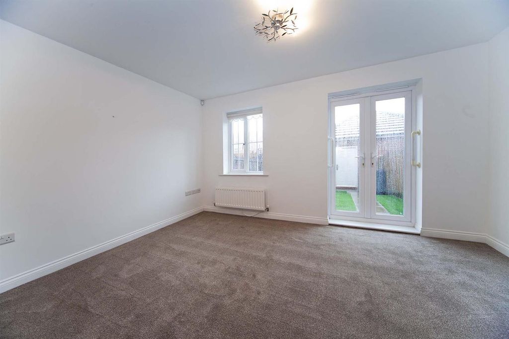 Property photo 2 of 25