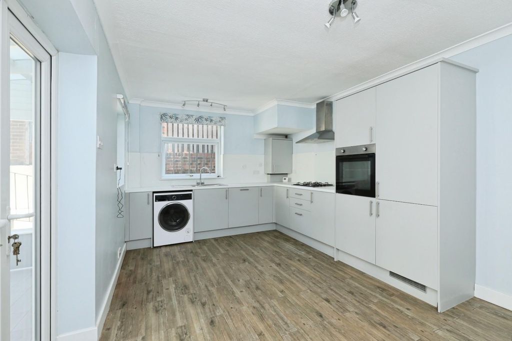 Property photo 2 of 18 Kitchen