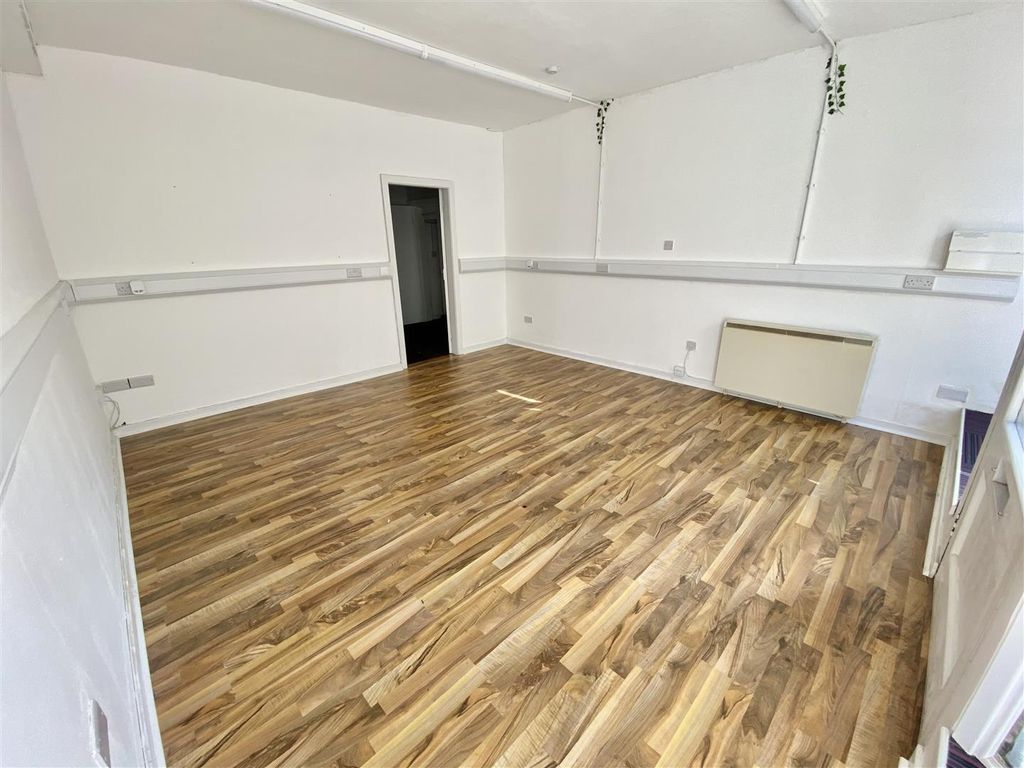 Property photo 3 of 15 Lhfzqaqyikurzjgulng-0W.Jpg