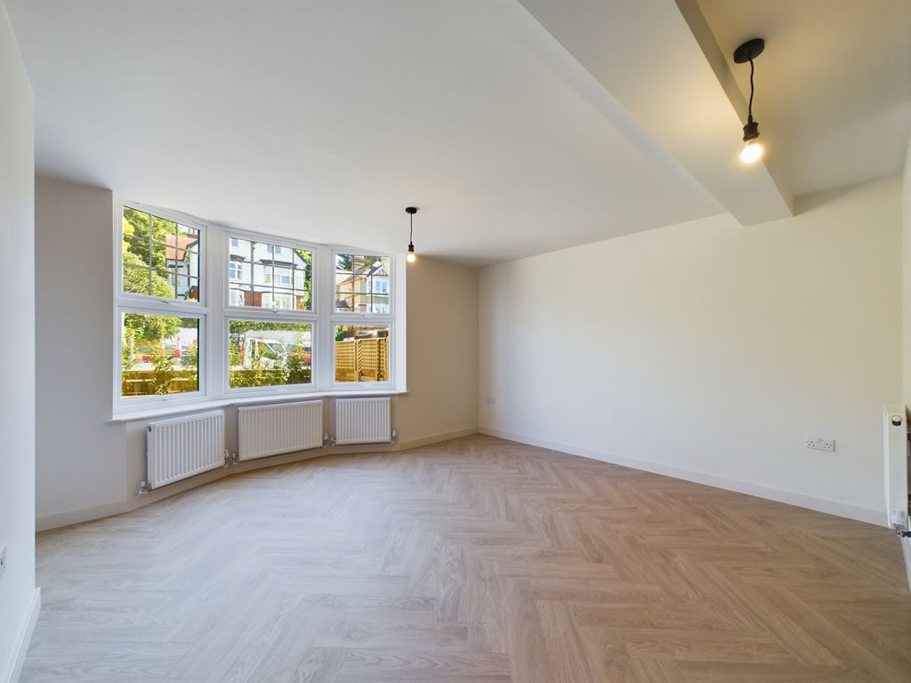 Property photo 3 of 14 Cam02136G0-Pr0068-Still001