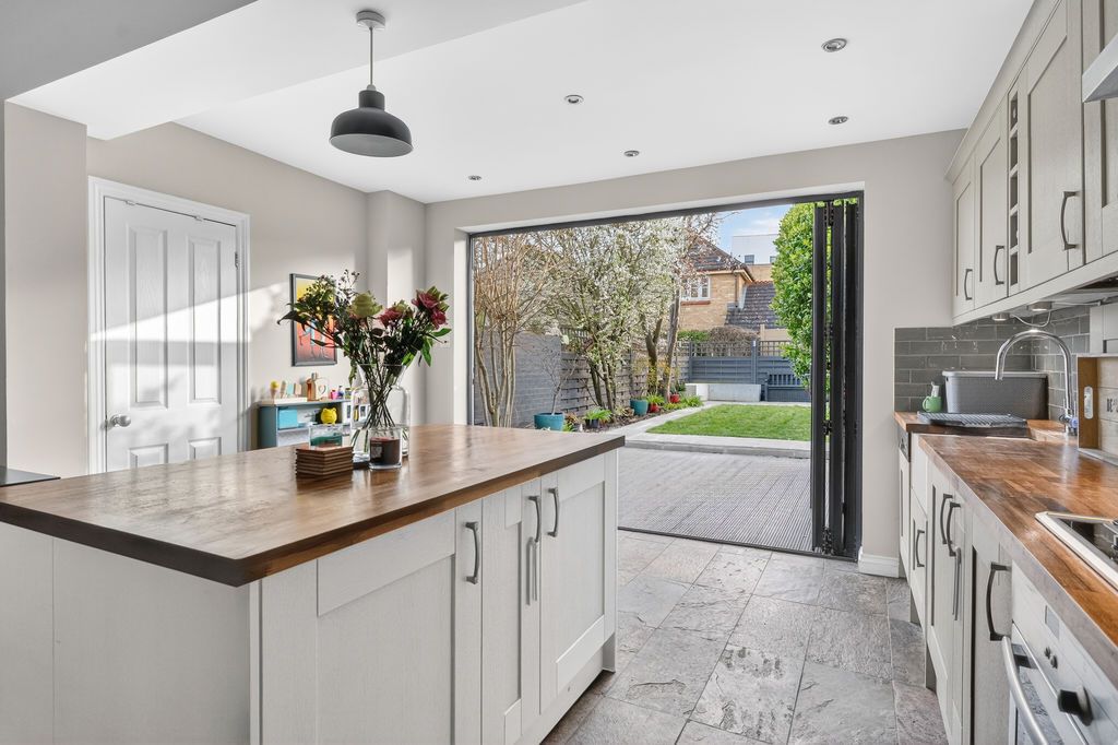 Property photo 2 of 34 Photo 9