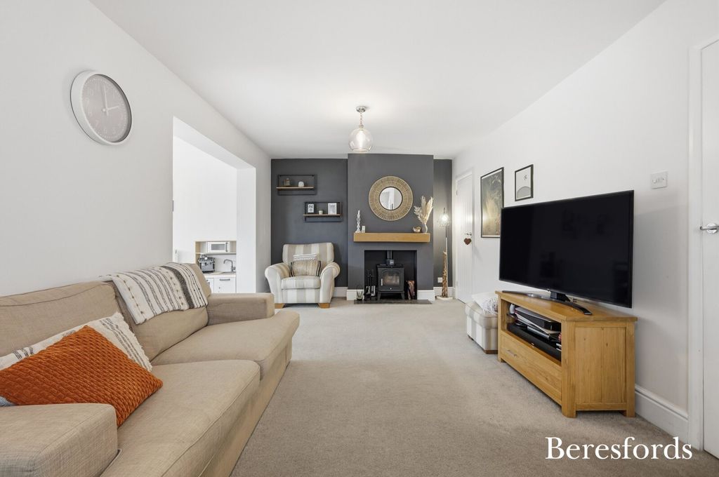 Property photo 2 of 28 Picture No. 12