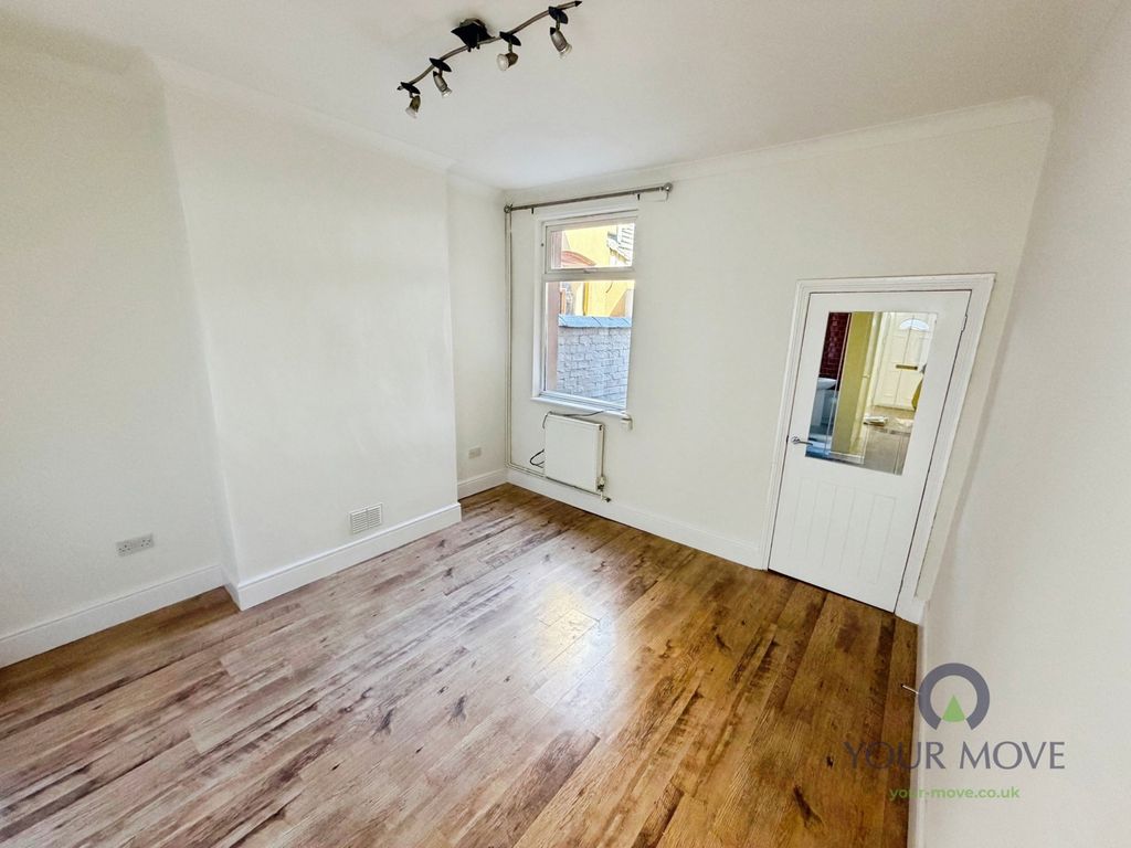 Property photo 3 of 10 Living Room