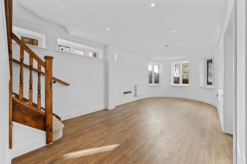 Property photo 3 of 25 4Highamrdweb02.Jpg