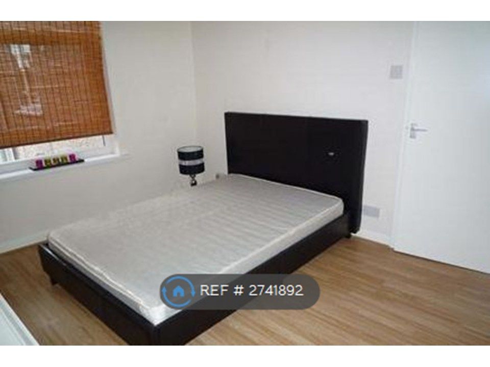 Property photo 3 of 5 Modern Bedroom