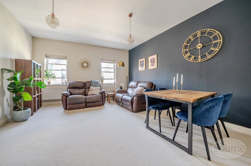 Property photo 3 of 17 659c31ee-152F-45F...