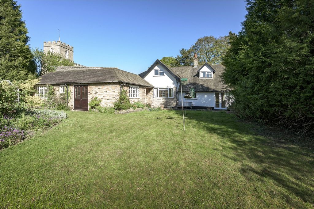 Property photo 2 of 21 Picture No. 11