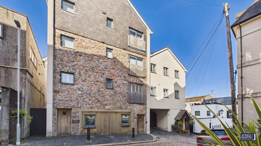Property photo 1 of 33
