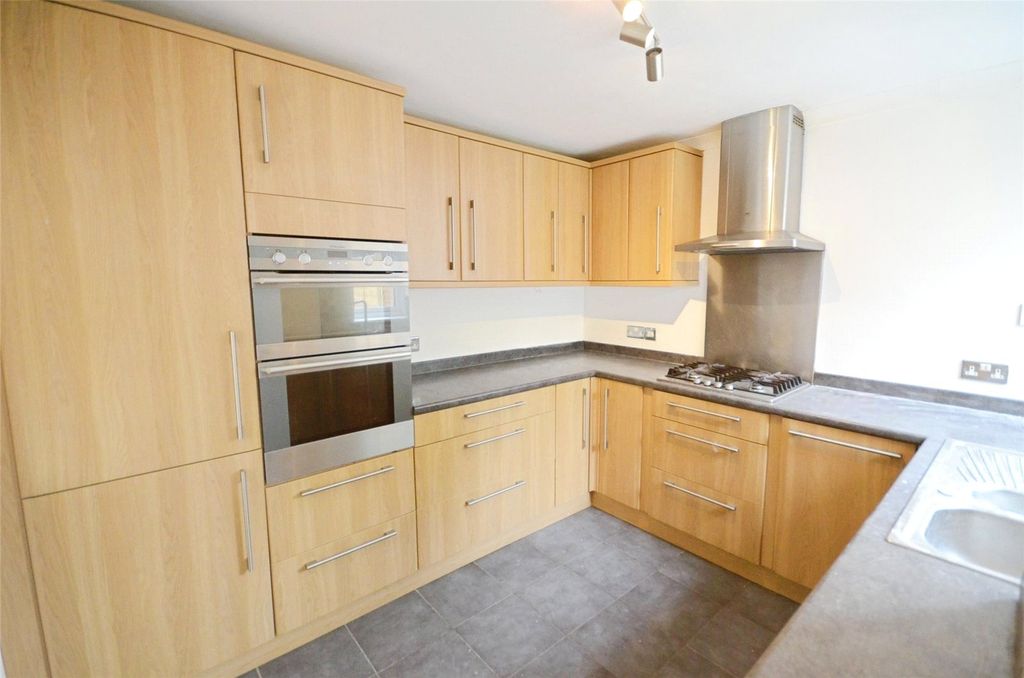 Property photo 2 of 11 Picture No. 12