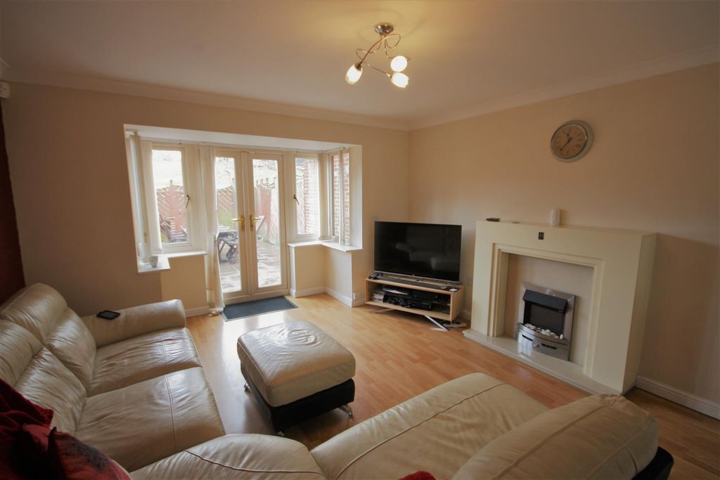 Property photo 2 of 8