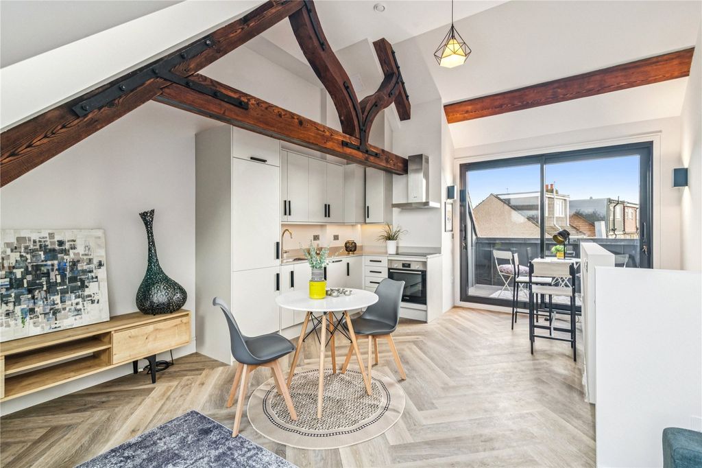 Property photo 1 of 9 Picture No. 10