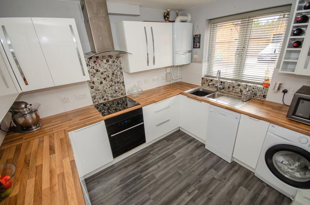 Property photo 3 of 17 Kitchen Pic 2.Jpg