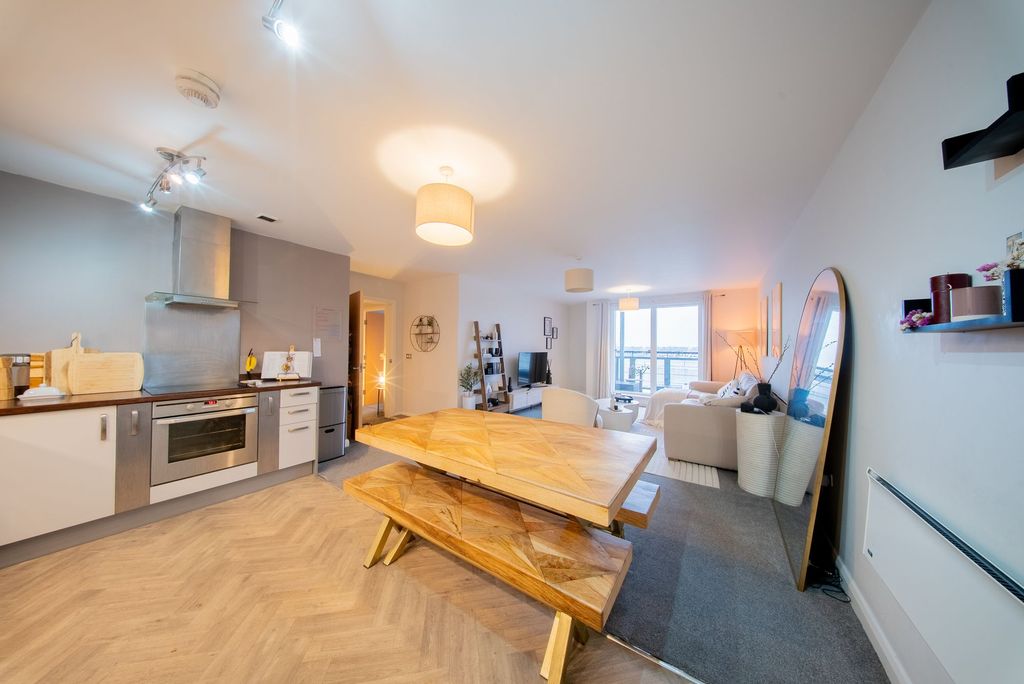 Property photo 3 of 9 Dining Area