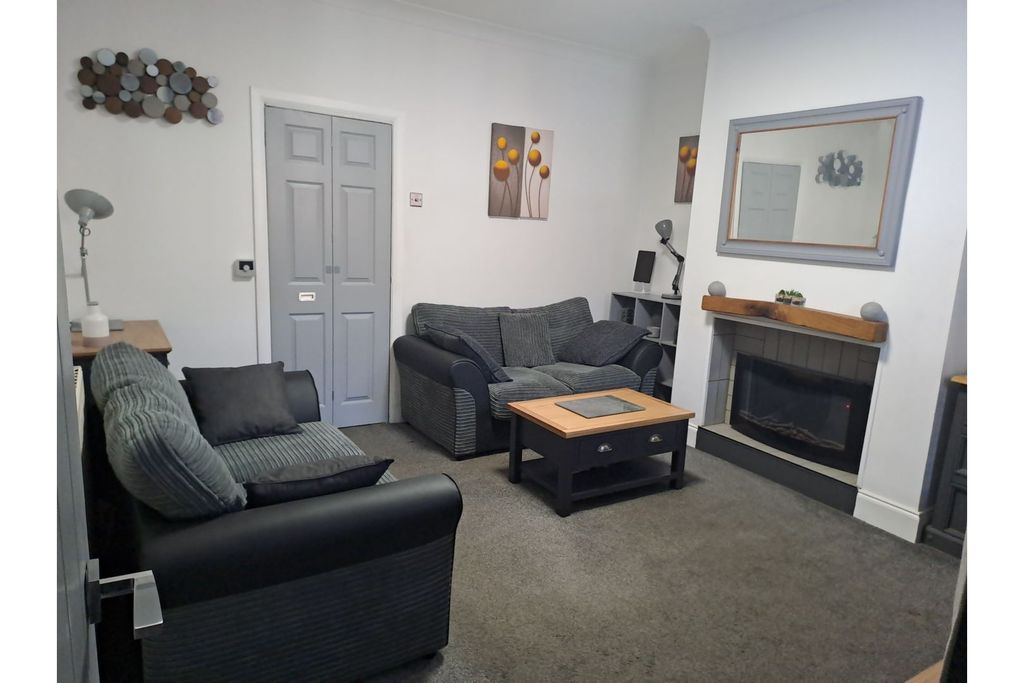Property photo 3 of 17 Living Room