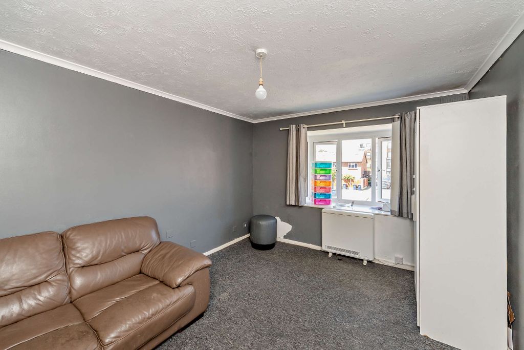 Property photo 3 of 6