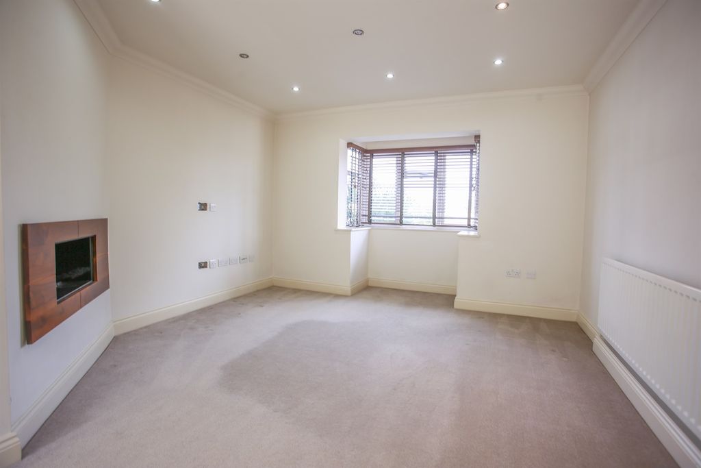 Property photo 3 of 11 Living Room