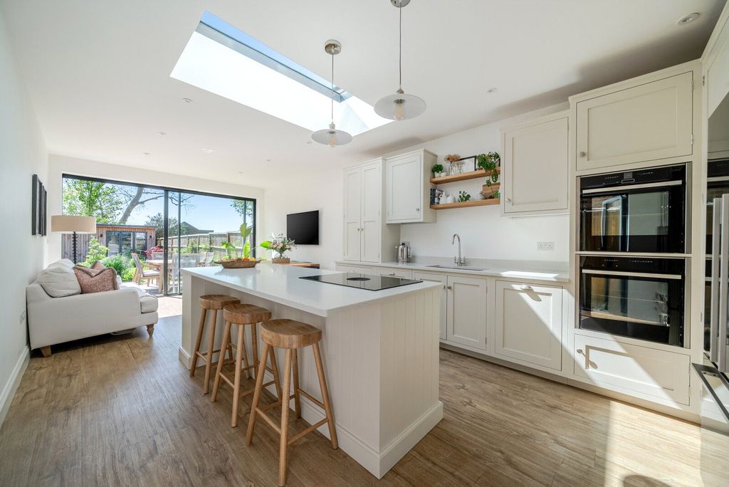 Property photo 3 of 14 Picture No. 16