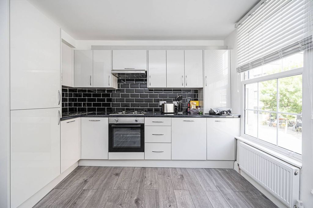 Property photo 2 of 6