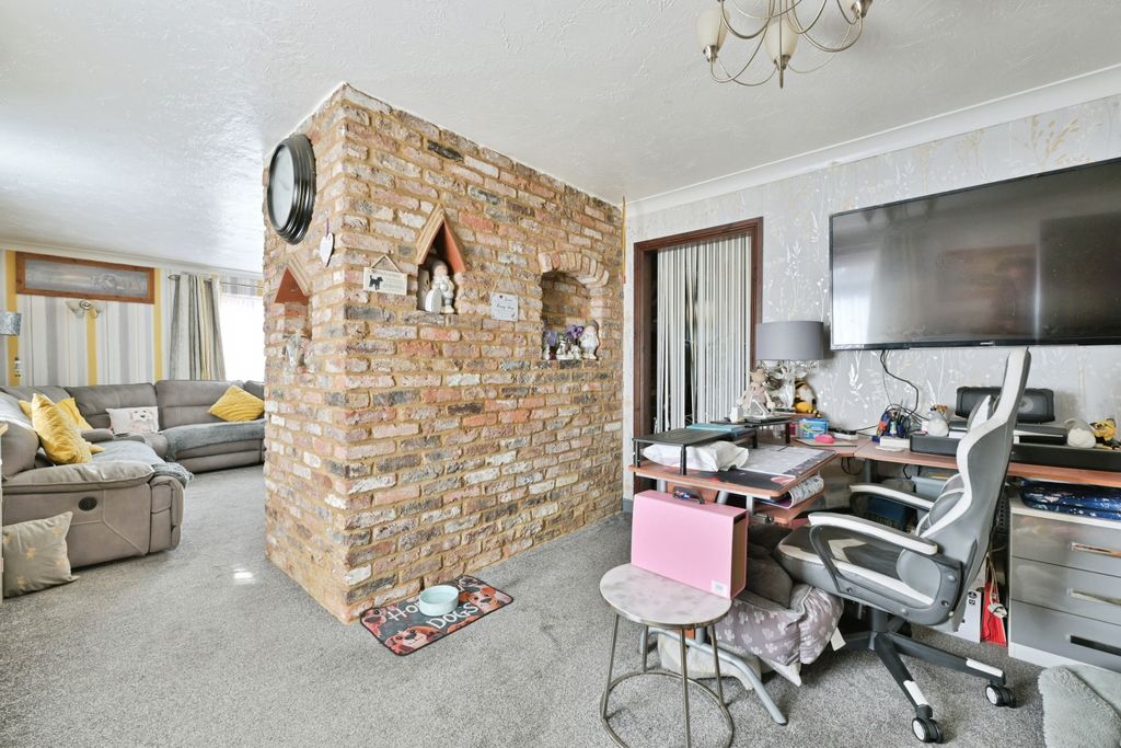 Property photo 2 of 21