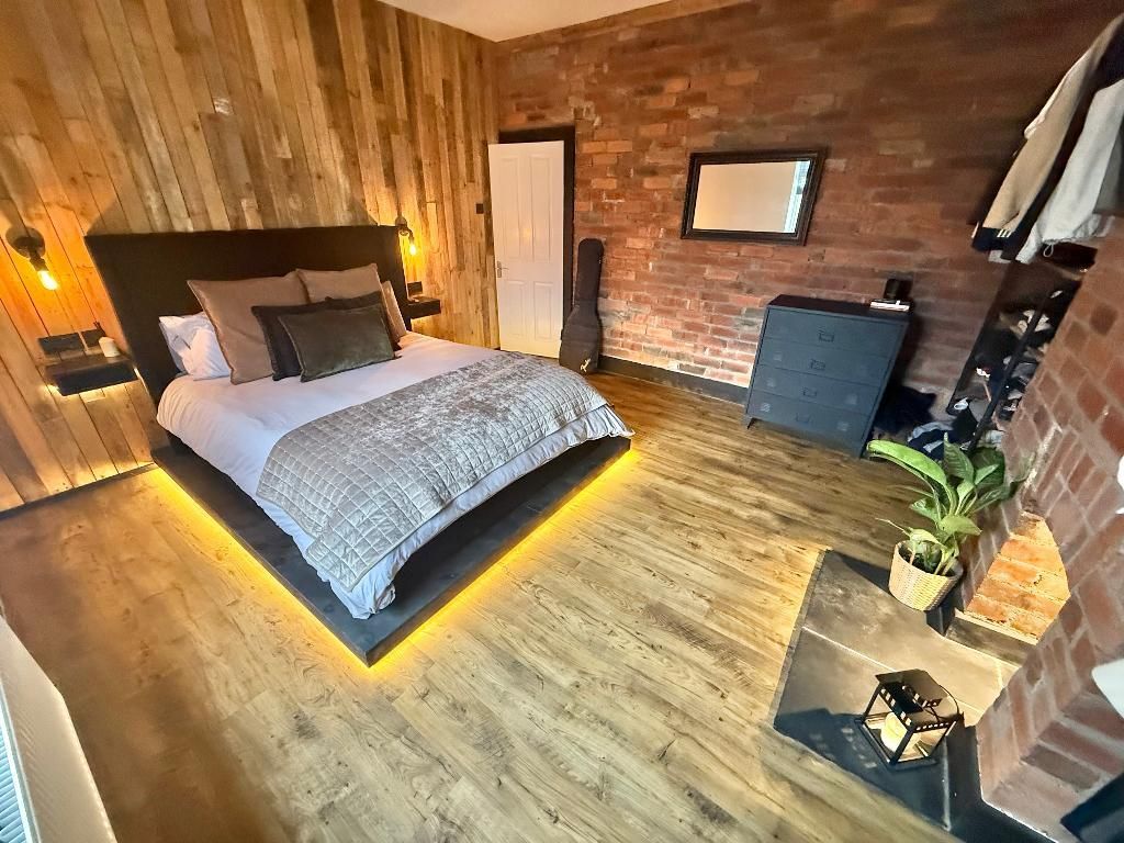 Property photo 1 of 14 Master Bedroom