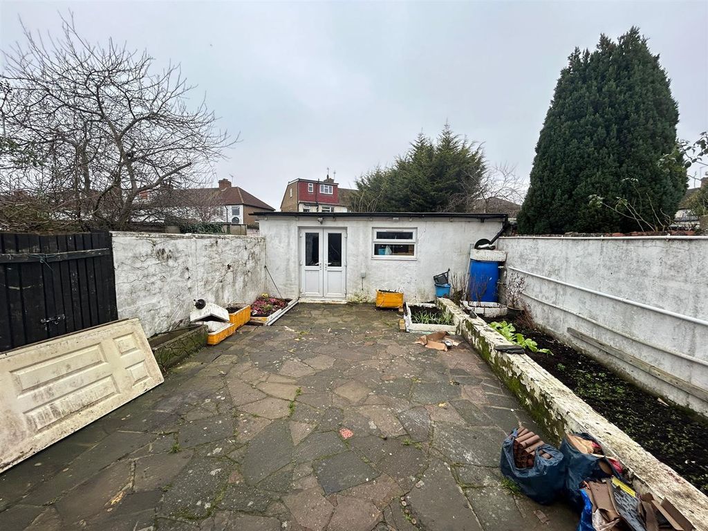Property photo 3 of 12 70d2A27A-Ad62-47De-B768-B236F9842Bb8.Jpeg