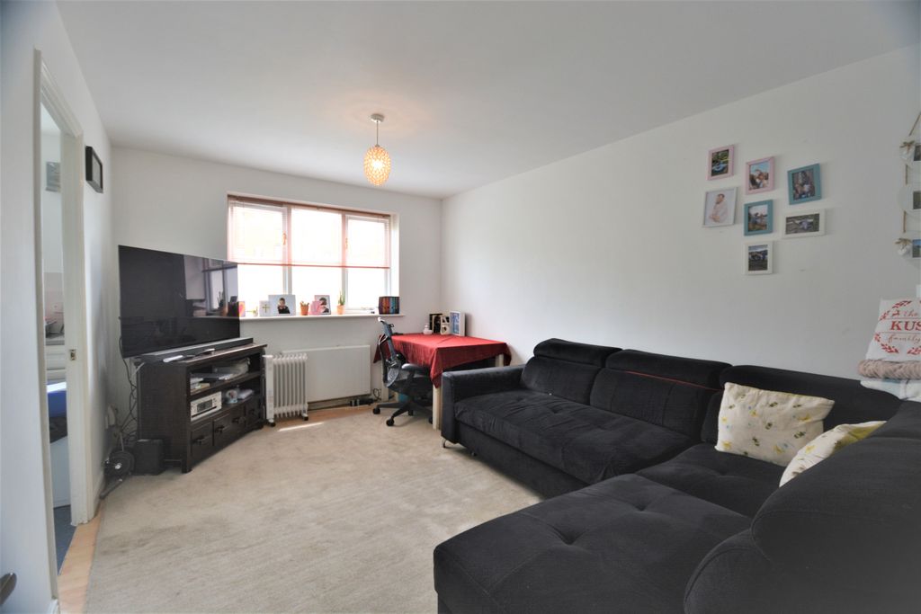 Property photo 2 of 5 Lounge Picture