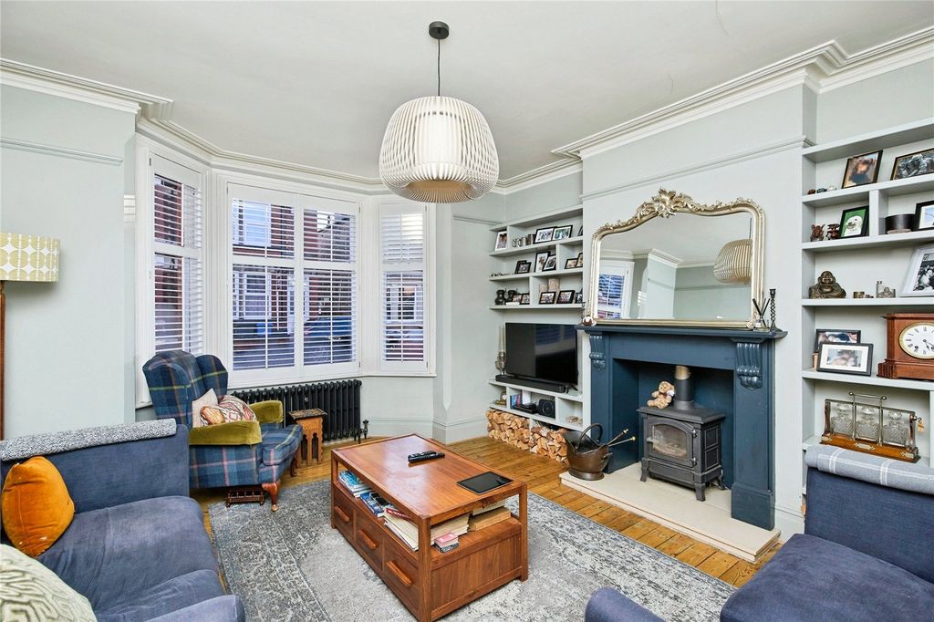 Property photo 3 of 25 Lounge