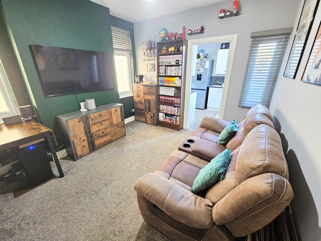 Property photo 2 of 13 4764653