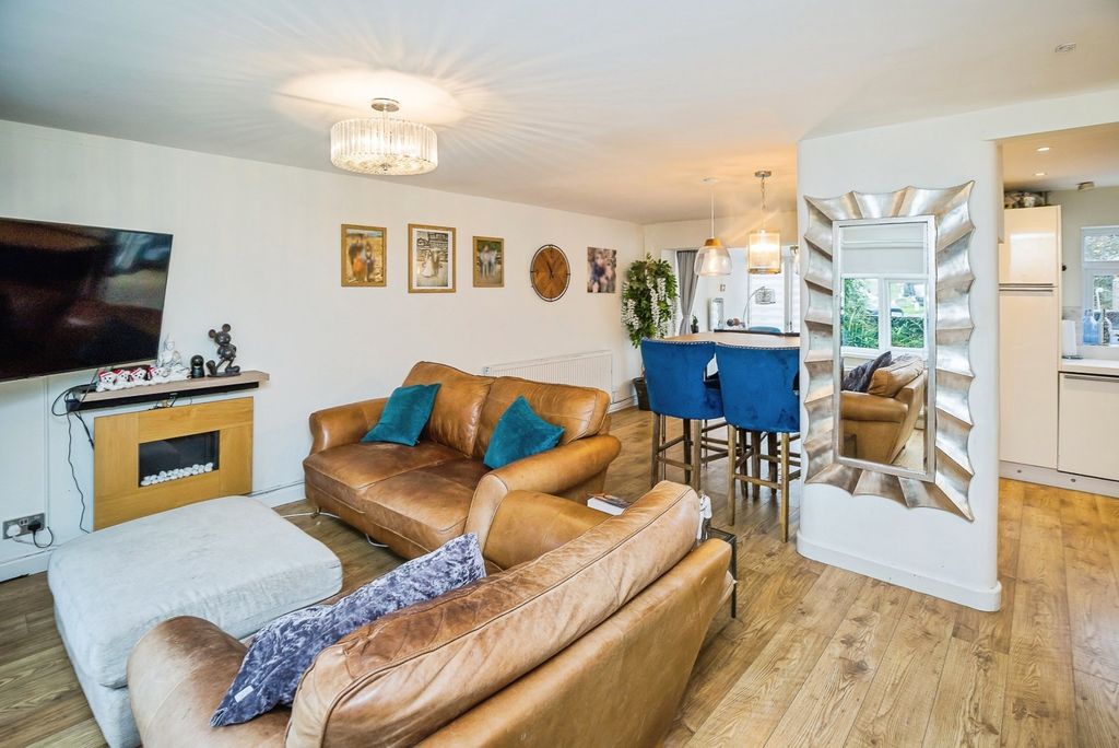 Property photo 2 of 17 Living/ Dining Room