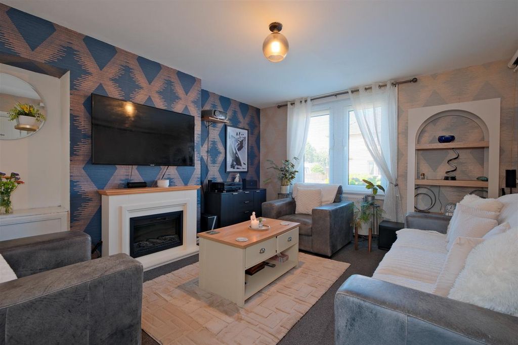 Property photo 2 of 17 Lounge