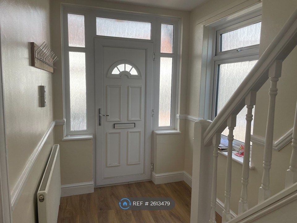 Property photo 2 of 21 Hallway