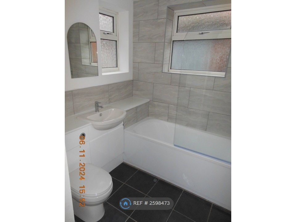 Property photo 3 of 7 Bathroom