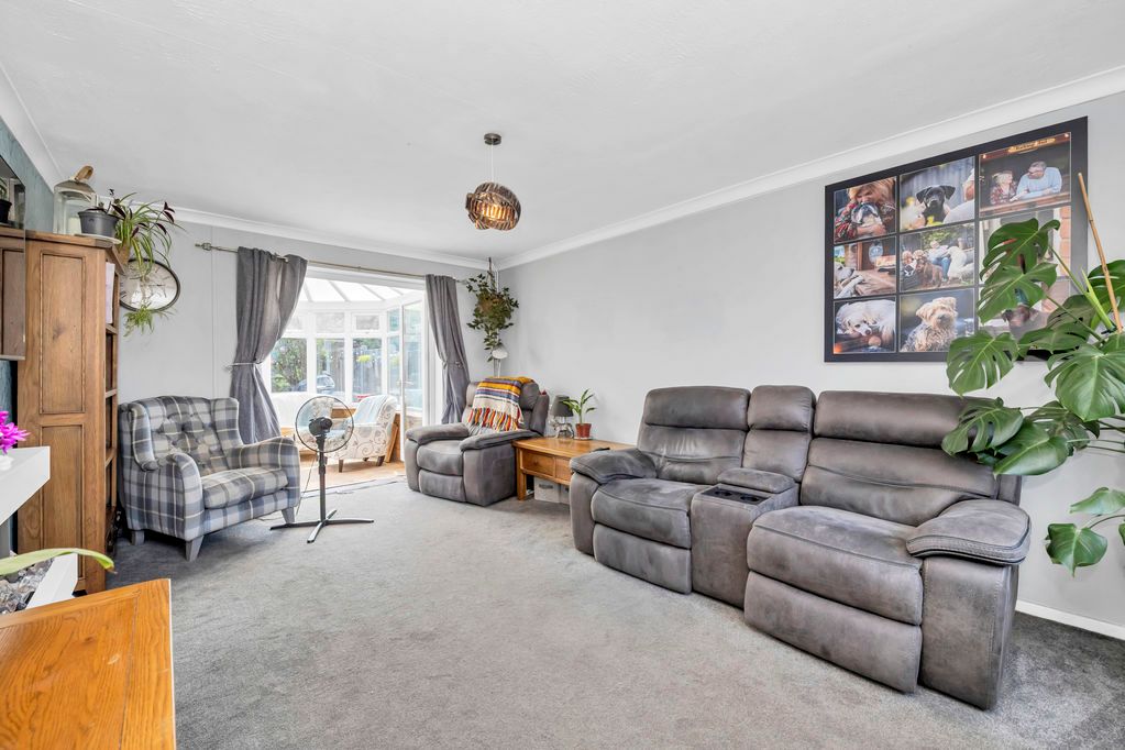 Property photo 3 of 15 Sitting Room