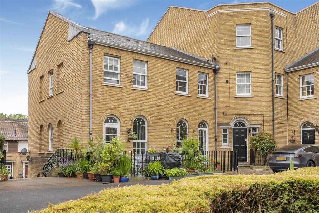 Property photo 1 of 20 Rotherhithe Street