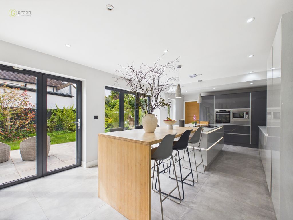 Property photo 2 of 27 Aadff40F89d541Dcbabe62c7d87A574A100Cam03830G0Pr0302Still026