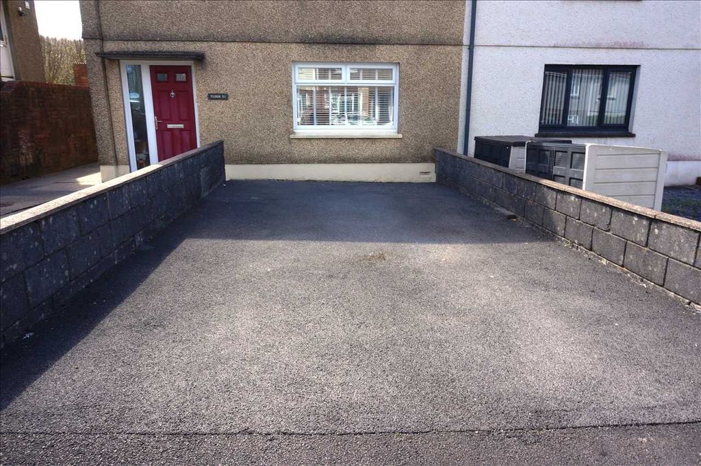 Property photo 2 of 21