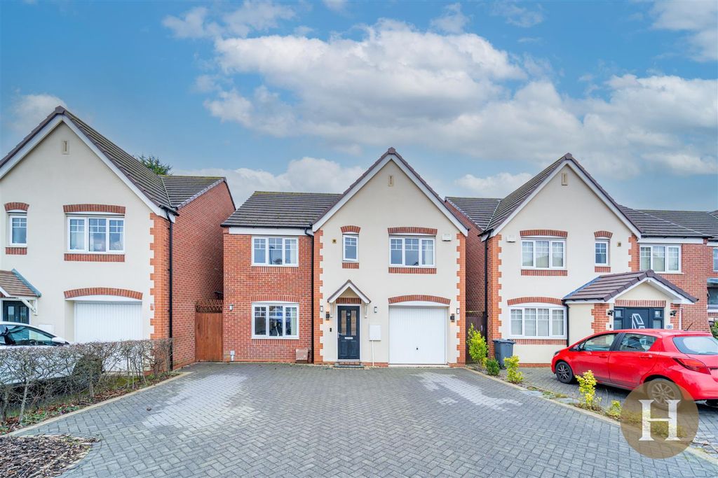 Property photo 1 of 28 Hadleigh Estate Agents-37.Jpg
