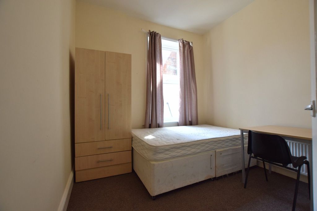 Property photo 2 of 6 Simple, Neutrally Decorated Bedroom With A Double ...