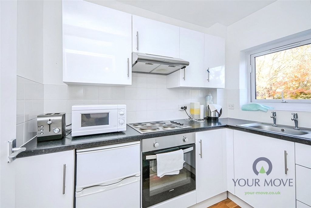 Property photo 2 of 8 Kitchen