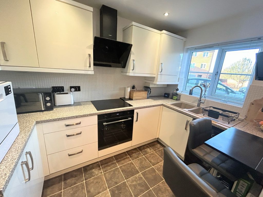 Property photo 3 of 13 Kitchen