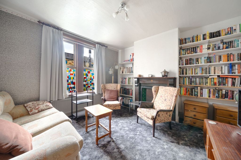 Property photo 2 of 20