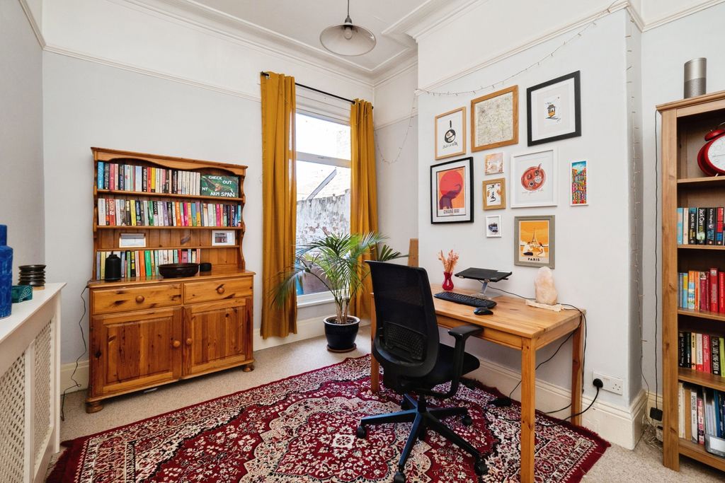 Property photo 3 of 13