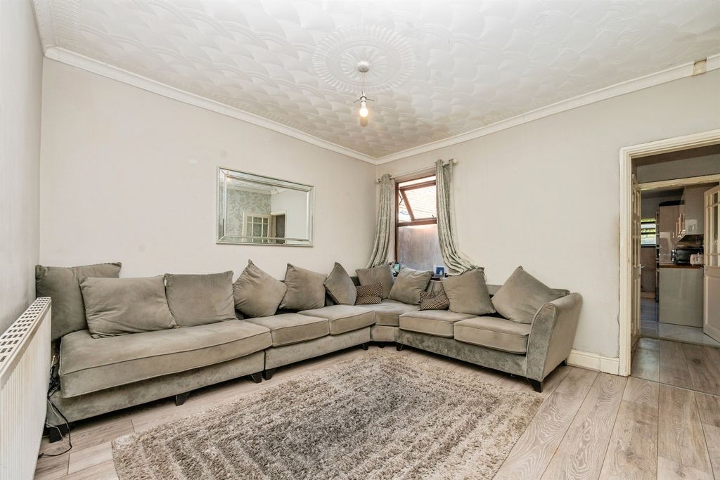 Property photo 2 of 18
