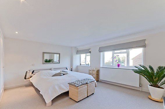 Property photo 3 of 8 Bedroom