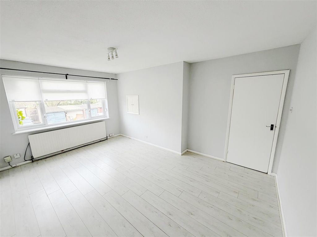 Property photo 2 of 16 Rec 1