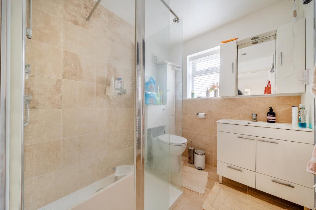 Property photo 3 of 17 Bathroom
