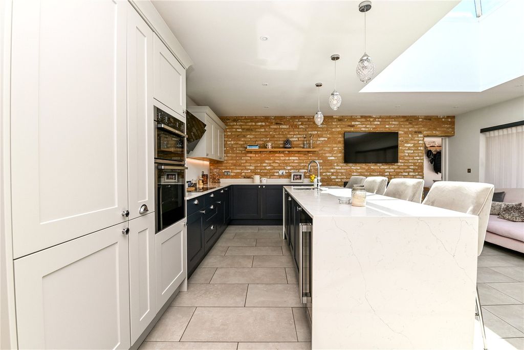 Property photo 3 of 22 Picture No. 05