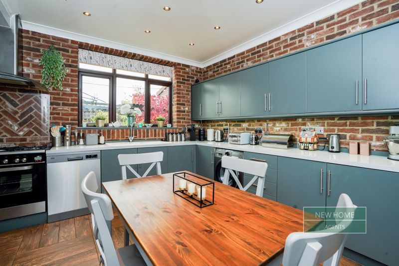 Property photo 3 of 39 Photo 9