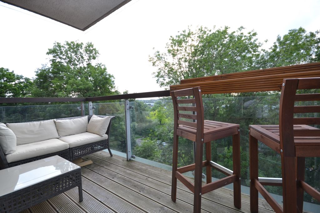 Property photo 2 of 8 Balcony
